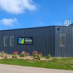 Création d'un ensemble d'entrepôts avec des partie ouvertes et d'autres closes. - projet à Lanrivoaré dans le Finistère en Bretagne. Projet réalisé par l'Atelier Cédric Didat - construction neuve pour la communauté de commune de l'iroise.