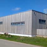 Création d'un ensemble d'entrepôts avec des partie ouvertes et d'autres closes. - projet à Lanrivoaré dans le Finistère en Bretagne. Projet réalisé par l'Atelier Cédric Didat - construction neuve pour la communauté de commune de l'iroise.