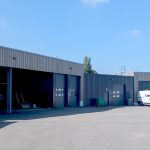 Création d'un ensemble d'entrepôts avec des partie ouvertes et d'autres closes. - projet à Lanrivoaré dans le Finistère en Bretagne. Projet réalisé par l'Atelier Cédric Didat - construction neuve pour la communauté de commune de l'iroise.