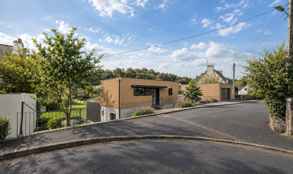 Création d’une maison neuve en U – habitation individuelle - projet à Saint-Martin-Des-Champs dans le Finistère en Bretagne. Projet réalisé par l'Atelier Cédric Didat