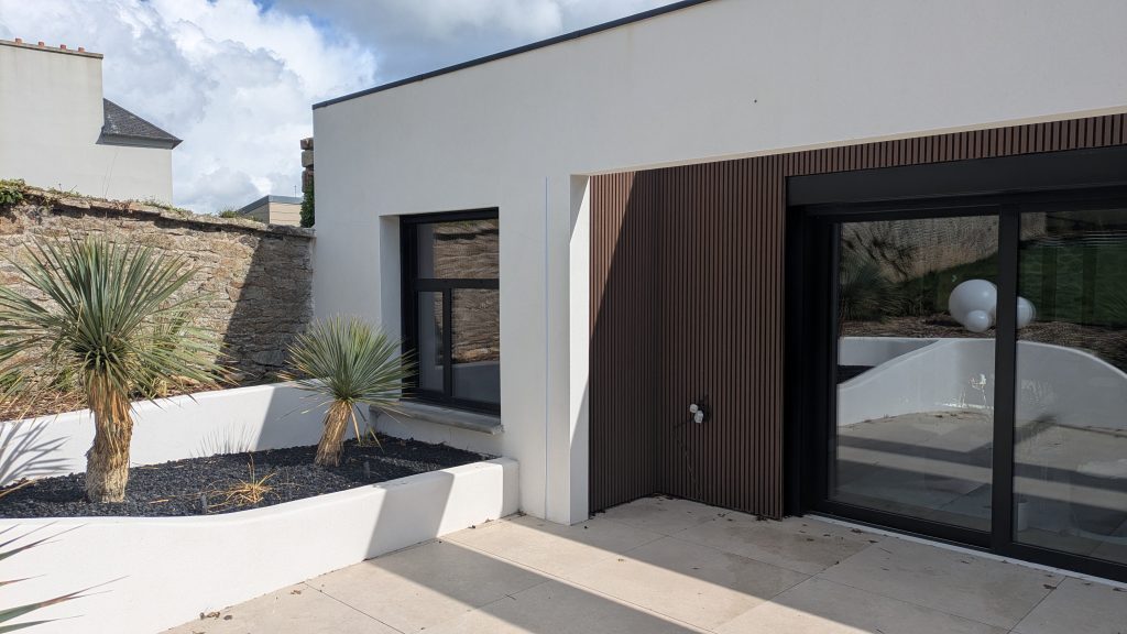 Rénovation d’une habitation existante et création d’une extension - projet à Saint-Renan dans le Finistère en Bretagne. Projet réalisé par l'Atelier Cédric Didat