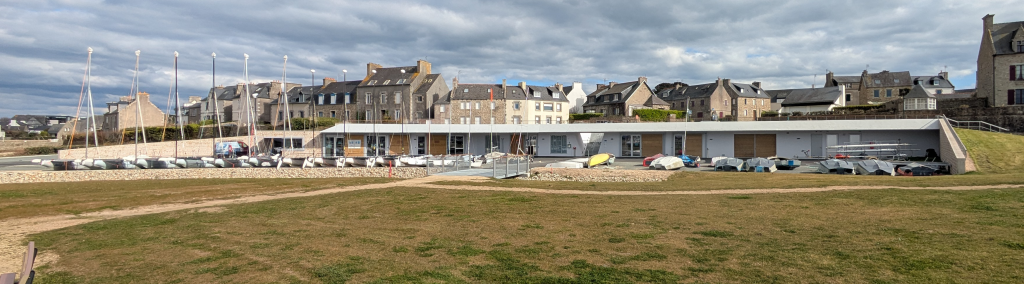 Construction d’un centre nautique - projet à Roscoff dans le Finistère en Bretagne. Projet réalisé par l'Atelier Cédric Didat