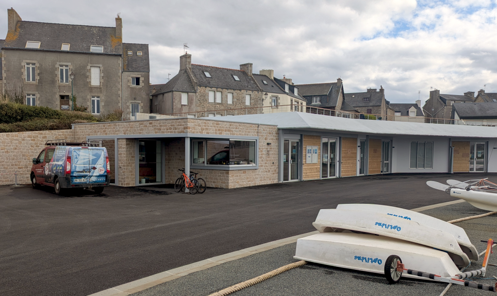 Construction d’un centre nautique - projet à Roscoff dans le Finistère en Bretagne. Projet réalisé par l'Atelier Cédric Didat