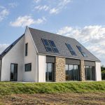 Rénovation d’une habitation existante et création d’une extension - projet à Plouarzel dans le Finistère en Bretagne. Projet réalisé par l'Atelier Cédric Didat