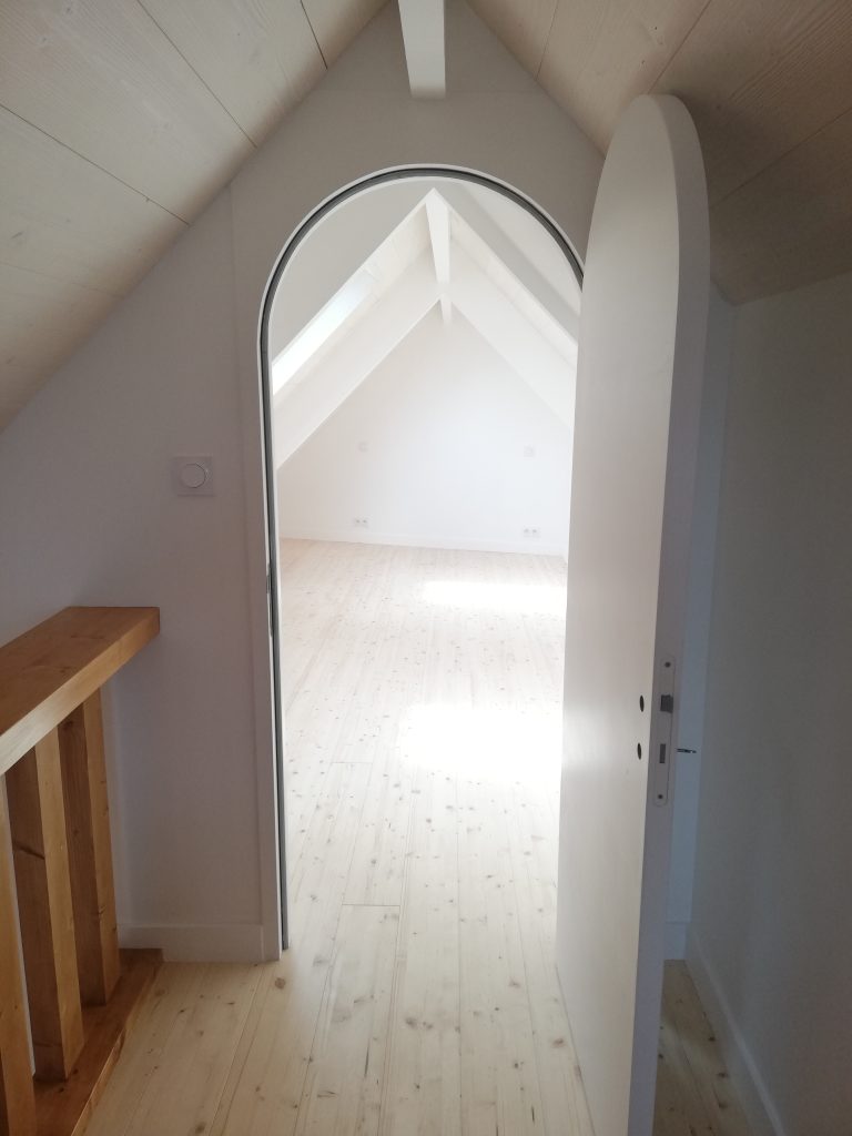 Extension d'une habitation - projet à Saint-Pabu dans le Finistère en Bretagne. Projet réalisé par l'Atelier Cédric Didat - extension avec parement moellon - respect de l'existant