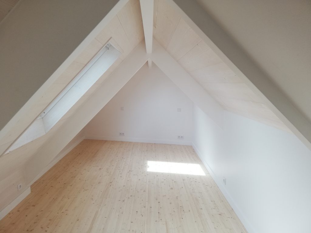 Extension d'une habitation - projet à Saint-Pabu dans le Finistère en Bretagne. Projet réalisé par l'Atelier Cédric Didat - extension avec parement moellon - respect de l'existant