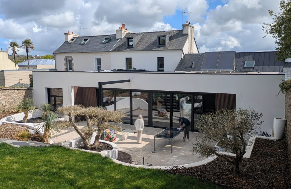 Rénovation d’une habitation existante et création d’une extension - projet à Saint-Renan dans le Finistère en Bretagne. Projet réalisé par l'Atelier Cédric Didat